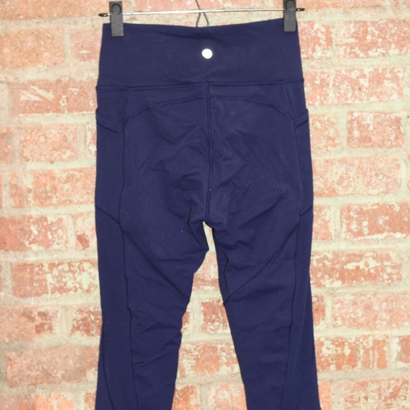 Lululemon Navy Leggings w. Pockets - Picture 5 of 6